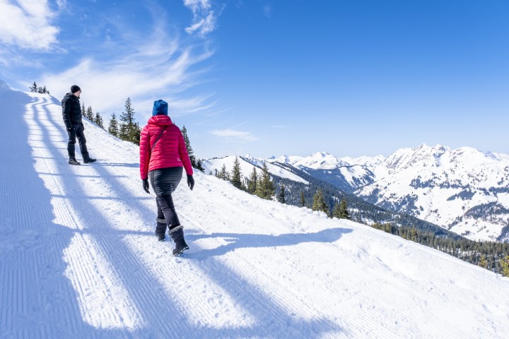 Frisch präparierter Winterwanderweg mit unglaublichen Panoramablick 